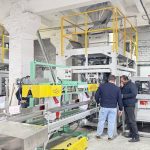 គ្រឿងចំនួន 2 គ្រឿង 25kg ដឹកជញ្ជូនថង់ដាក់ទម្ងន់ដោយស្វ័យប្រវត្តិ ចាប់ផ្តើមដំណើរការនៅក្នុងរោងចក្រអតិថិជនរបស់យើង។